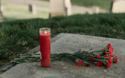 Du cœur à la pierre : idées créatives pour une plaque funéraire sur-mesure
