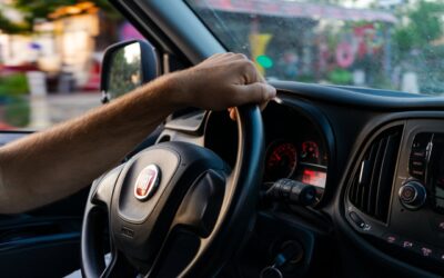 Commencer dès 15 ans : les règles à respecter et les avantages d’un apprentissage précoce.