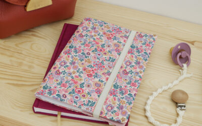Protège carnet de santé bébé personnalisé : L’accessoire indispensable à ne pas oublier !